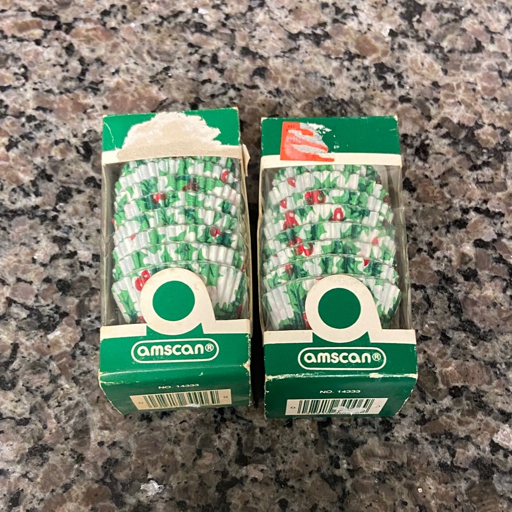 vintage Amscan Christmas Holly Berry Mini Baking Cups/Petit 300 total